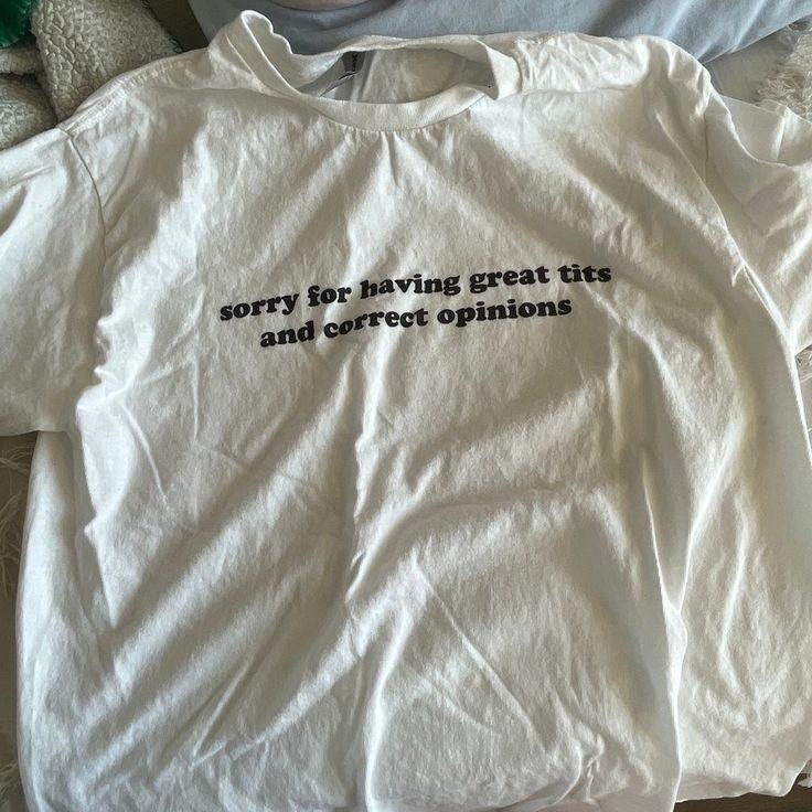 Scusa per avere un seno magnifico e opinioni corrette Maglietta Unisex