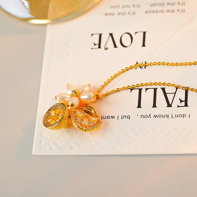 Lemon Petal Pearl Necklace with Zircon Rhinestones