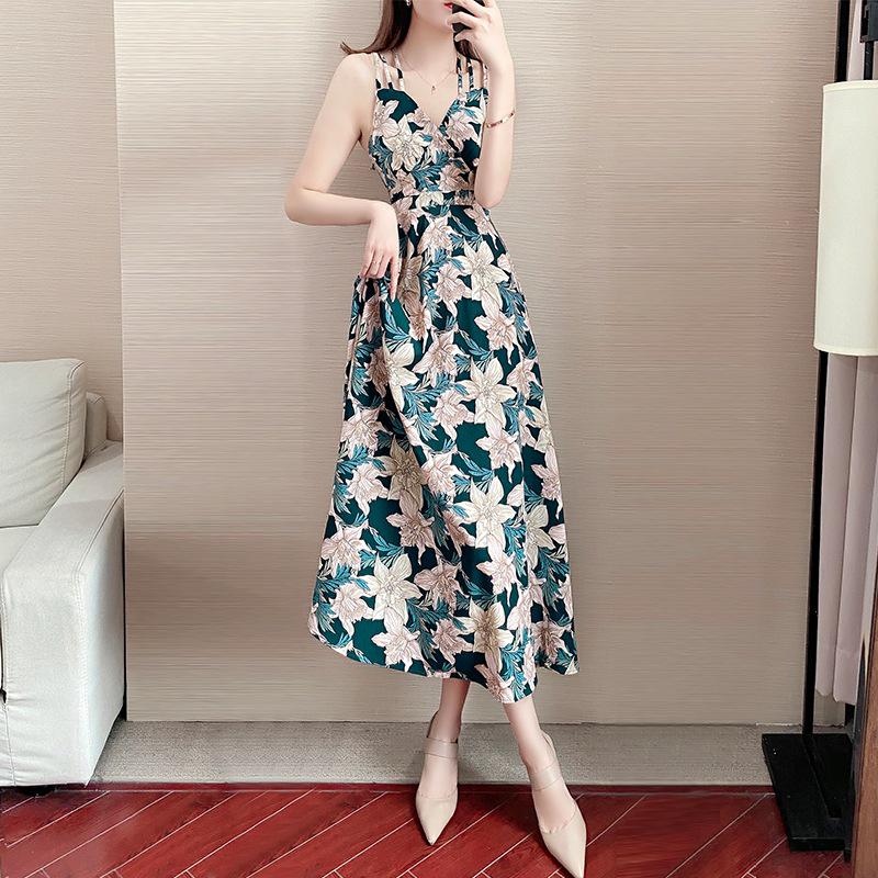 Elegantní květinové šaty na ramínka - Dámský štíhlý letní plážový dovolenkový outfit 2023