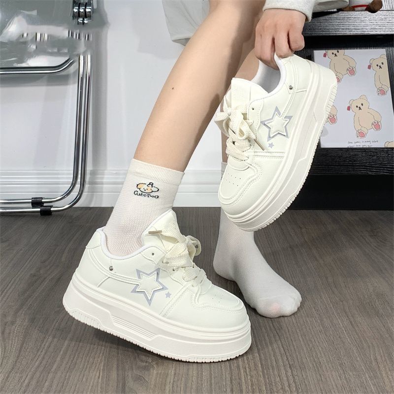 Shoes women's 2025 new versatile popular little white shoes spring and autumn with skirts stars light and comfortable student board shoes
