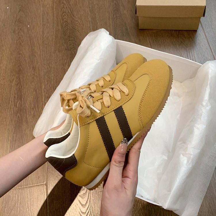 

Ретро кожаные туфли женские новые весенне-летние на плоской подошве спортивные для отдыха с мягкой подошвой студенческие туфли на шнуровке кеды 40 жёлтый