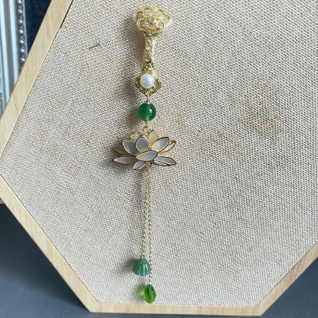 Maßgeschneiderte neue chinesische Jade Ruyi Lotus Fransen Cheongsam Schnalle frische Damen Nationalstil Zubehör antiken Stil Schnalle Brosche