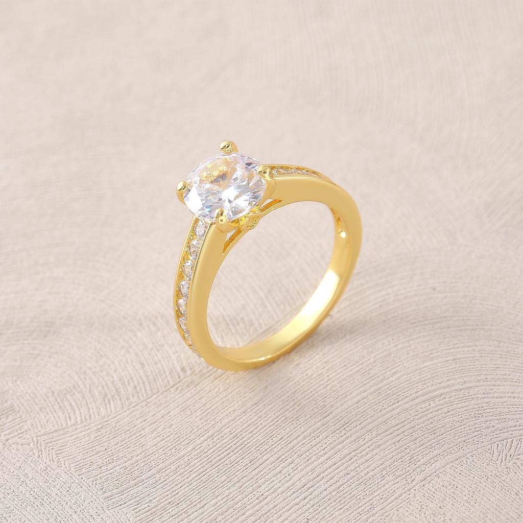 Smooth-edged Heart-shaped Diamond Ring with Micro-set Zirconia, Open Design, Fashionable and Versatile.