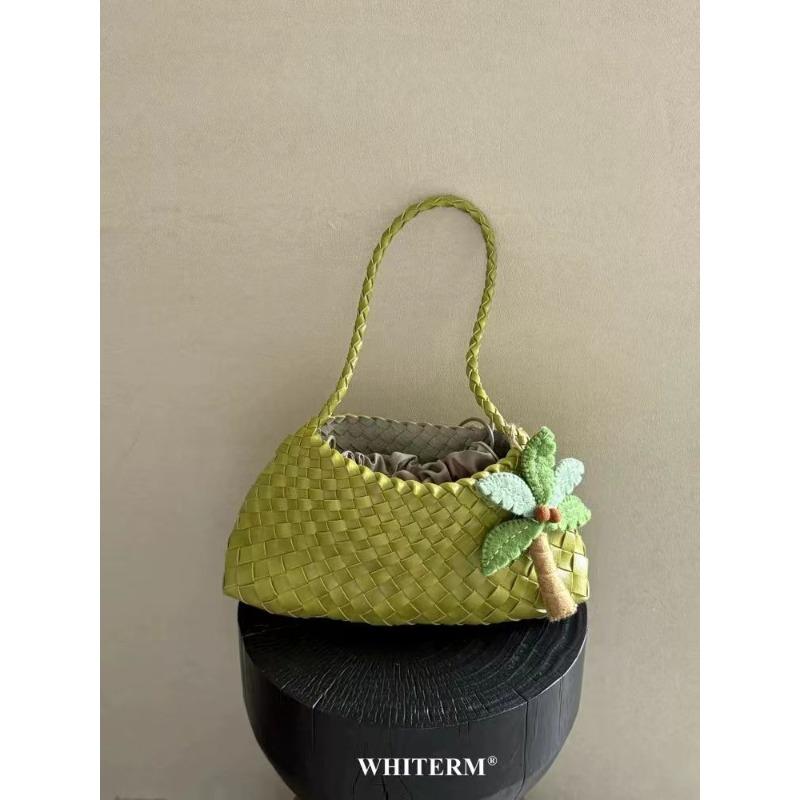 Meat weaving WTERM summer new niche versatile hand-woven bag French vacation style shoulder armpit bag