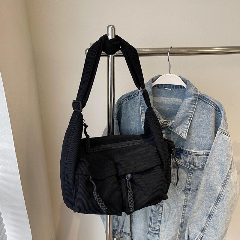Fashion commuter large capacity shoulder messenger bag women's new casual fashion tote bag Korean version armpit bag
