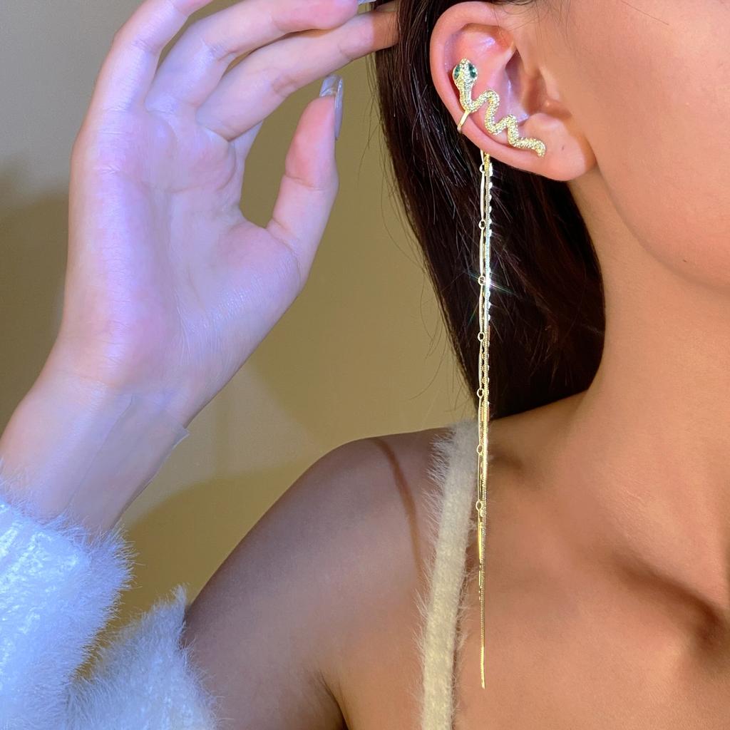 1pc Minimalist Metal Butterfly Wing Tassel Earring, Long Chain Ear Clip Style Jewelry For Women, Daily Decoration