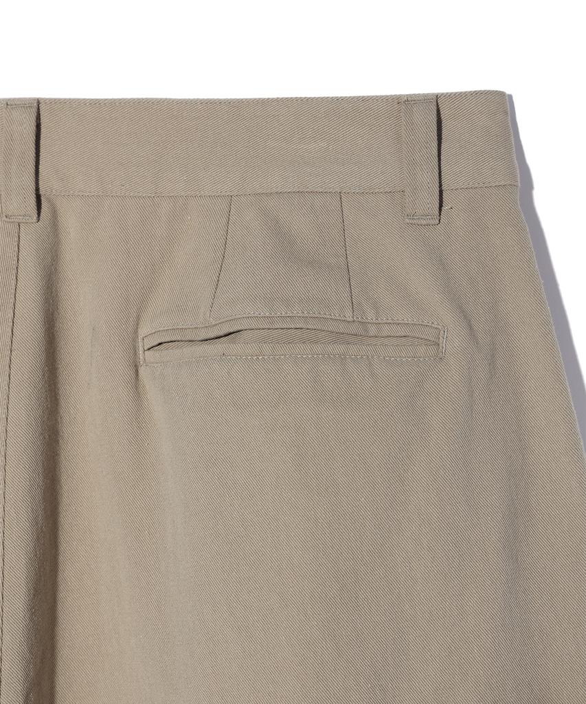 SOUNDSLIFE Two Tuck Pocket Chino Shorts Beige
