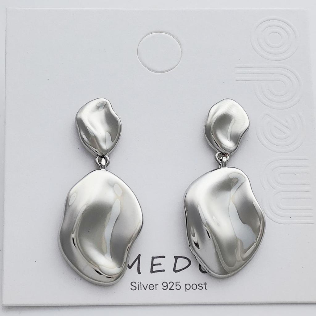 S925 Silver Needle Leaf-Shaped Earrings: Unique, Polished, Gold-Retaining Design for Women