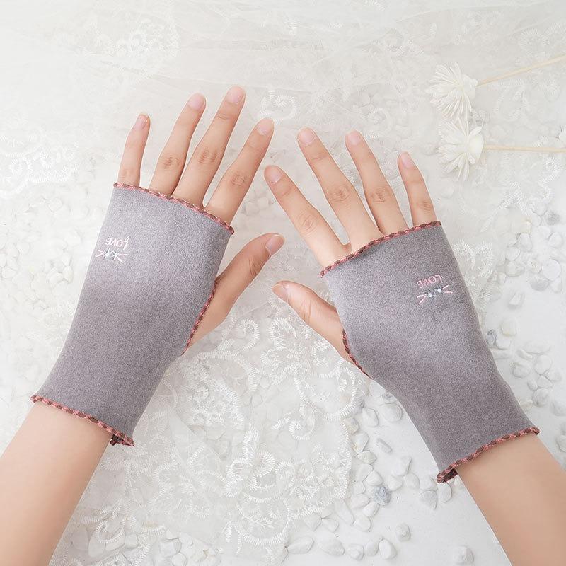 Warm gloves for women's outdoor riding German velvet velvet windproof and cold-proof touch screen driving two-piece set of non-slip gloves