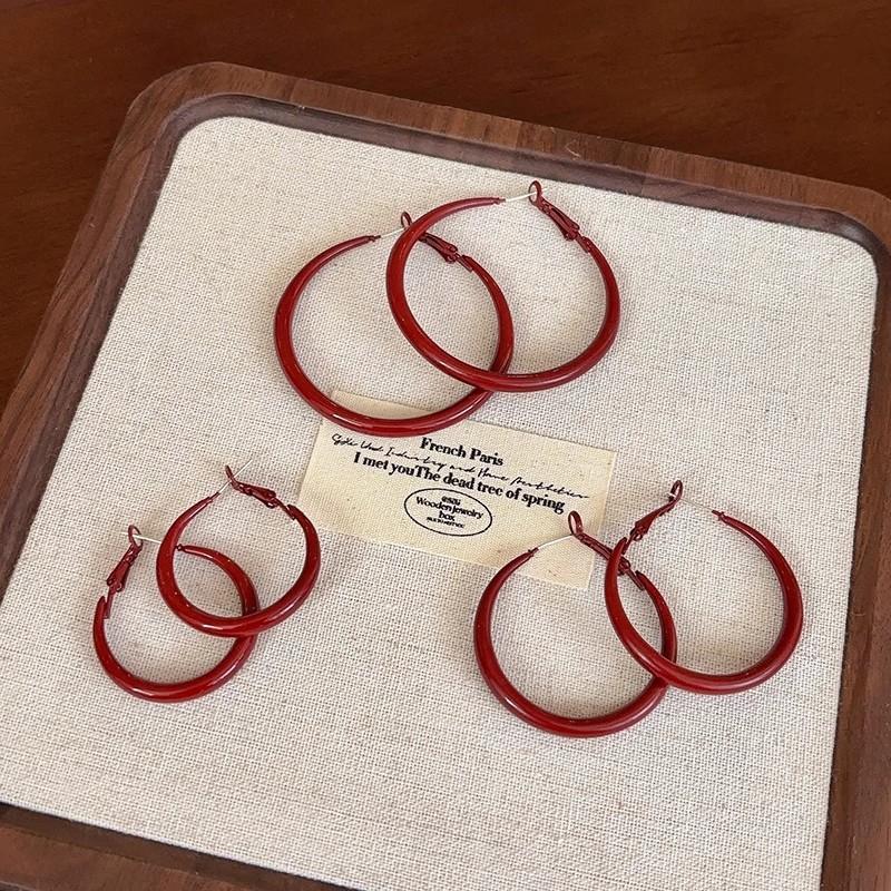 Circular Earrings - Elegant and Sophisticated Vintage Style Ear Cuffs for Autumn and Winter Ear Accessories