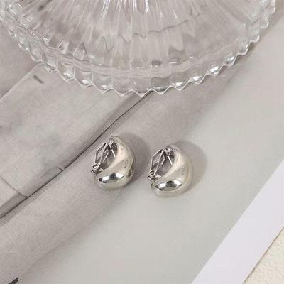 Retro Chic European & American Ear Cuffs: Women's Elegant Simple Stud Earrings