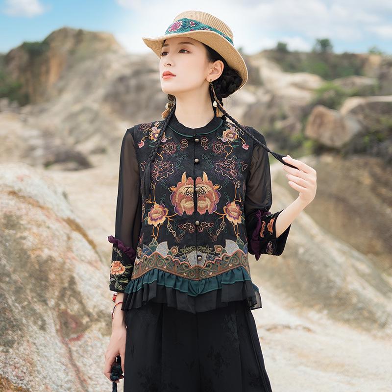 

Женский этнический кардиган-жилет с вышивкой в виде цветов, воротником-стойкой и застежкой на пуговицу-лягушку L чёрный