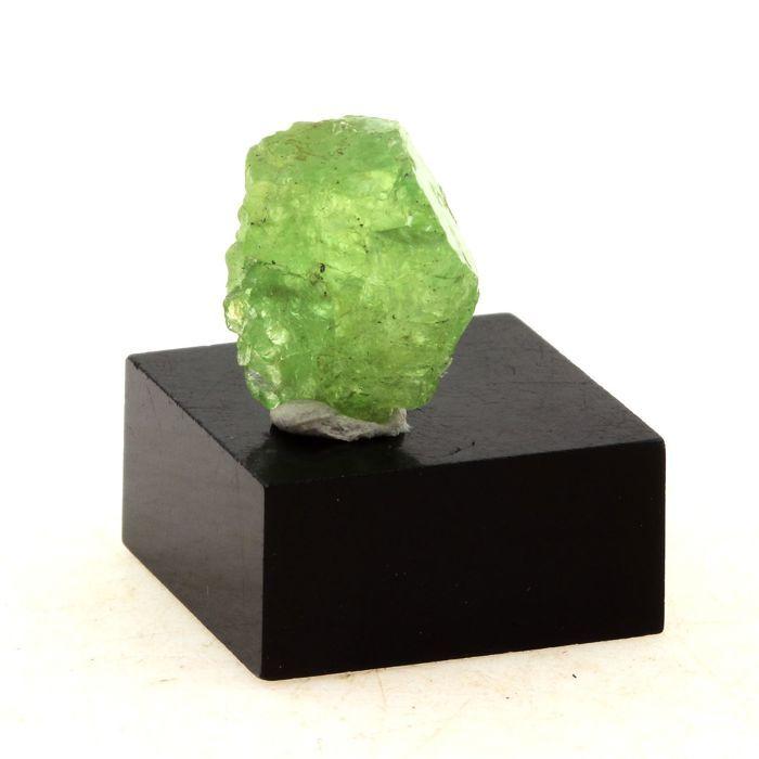 Pierres et Minéraux. Grenat Tsavorite. 10.8 ct. Manyara Region, Tanzanie.