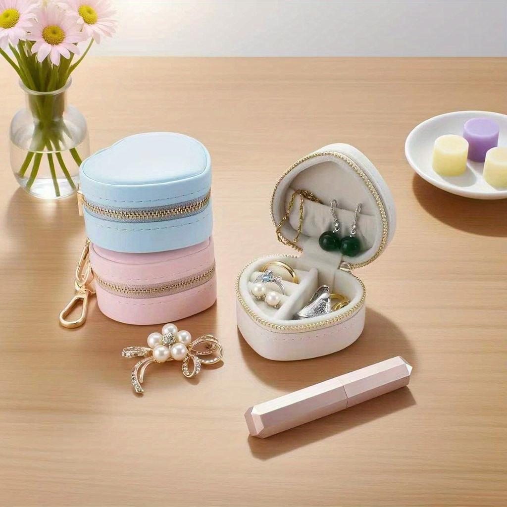 Cute Heart-Shaped PU Jewelry Box with Keychain, Zipper Closure Desktop Organizer Perfect for Earrings, Necklaces and Rings