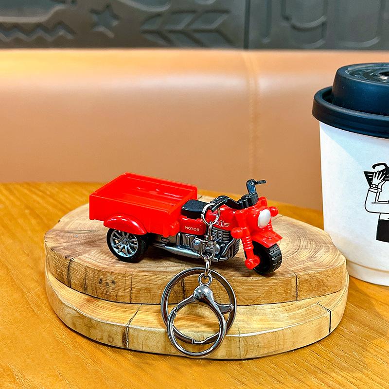 Simulation Pull Back Classic Tricycle Keychain Pendant Fun Decompression Kids Toy Bag Pendant Inertia Driving Tricycle Boy Gift