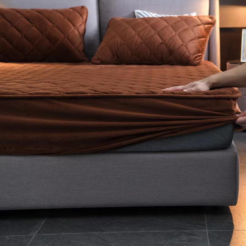 Teplé Zesílené Korálové Rouno Prošívané Prostěradlo s Gumou Zimní Plyšové King Double Size Přizpůsobený Potah Matrace Bez Povlaku na Polštář