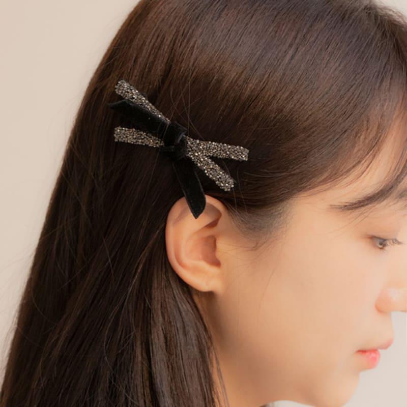 GETMEBLING Velvet Point Pin