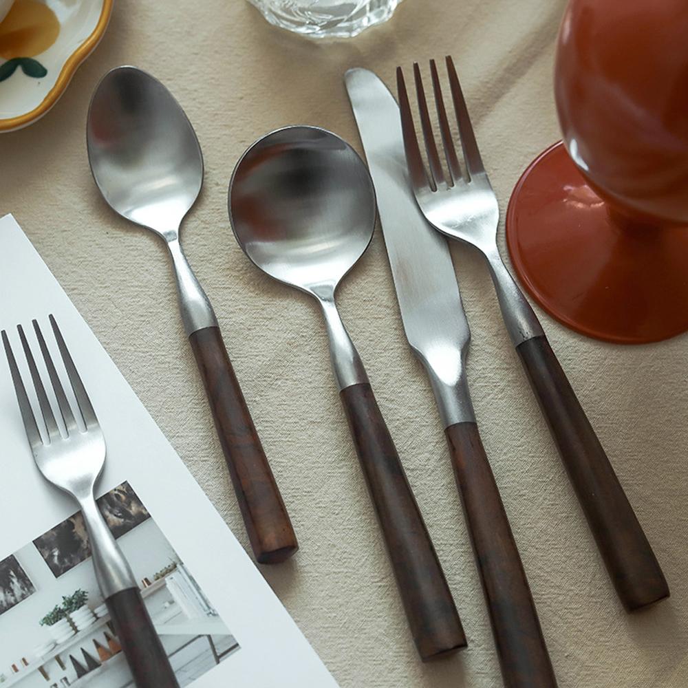 Beliebtes umweltfreundliches Edelstahlbesteck mit Griff aus echtem Holz Elegantes Geschirr Tafelgeschirr Ausgezeichnete Leistung für Zuhause