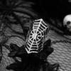 Spinnennetz Ohr-Manschette Halloween-Accessoire Bequemer Clip-Ohrring Kein Durchstechen der Ohren Geeignet für Verschiedene Anlässe