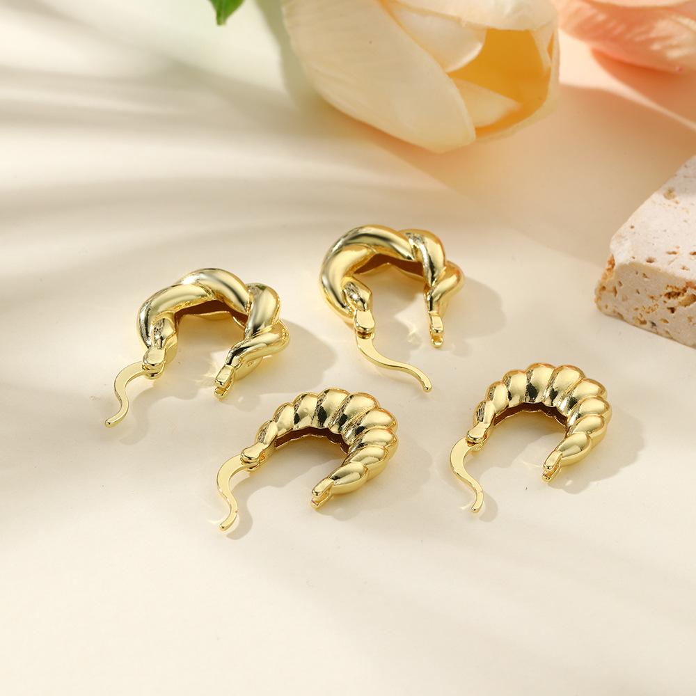 Miedziane kolczyki skręcane platerowane 18-karatowym złotem dla kobiet - Puste, gładkie, na gwint