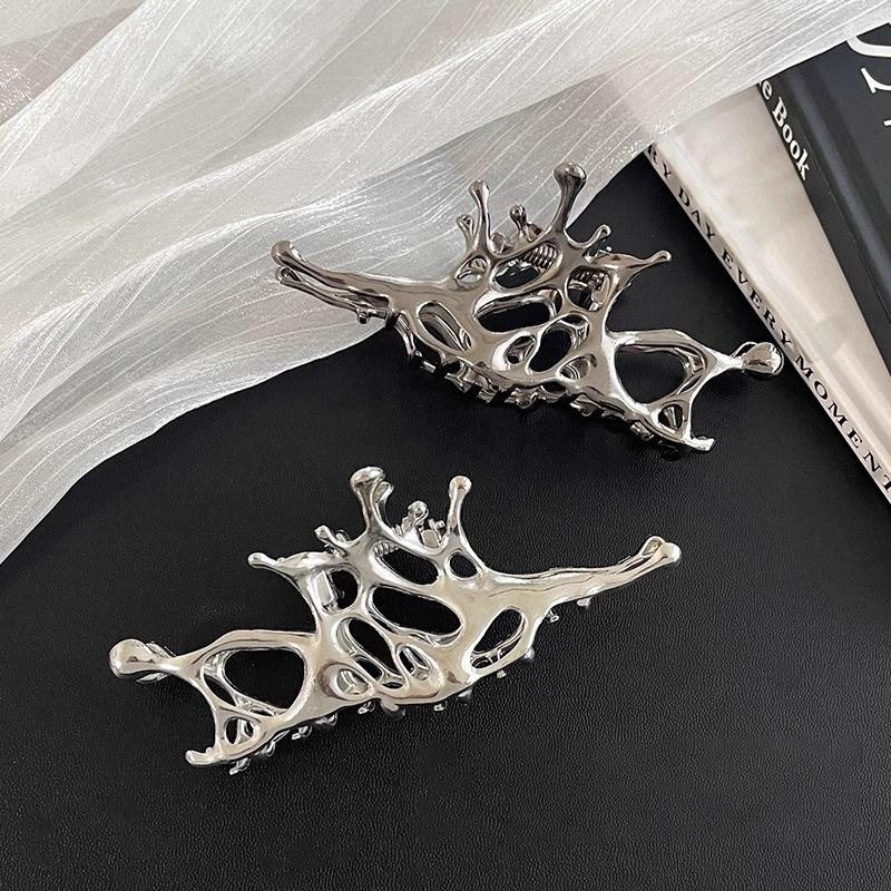 Punk Metal Hair Claw Clip for Thick Liquid Irregular Pattern Barrettes Hair Non-Slip and Stylish Accessory Silver Color Hairpin