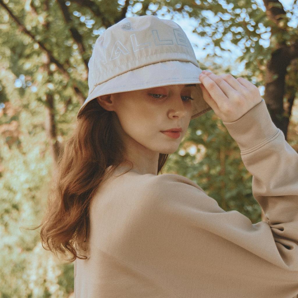 CHALLENGER Women'S Metallic Logo Point Slit Shape Adjustable String Bucket Hat Beige
