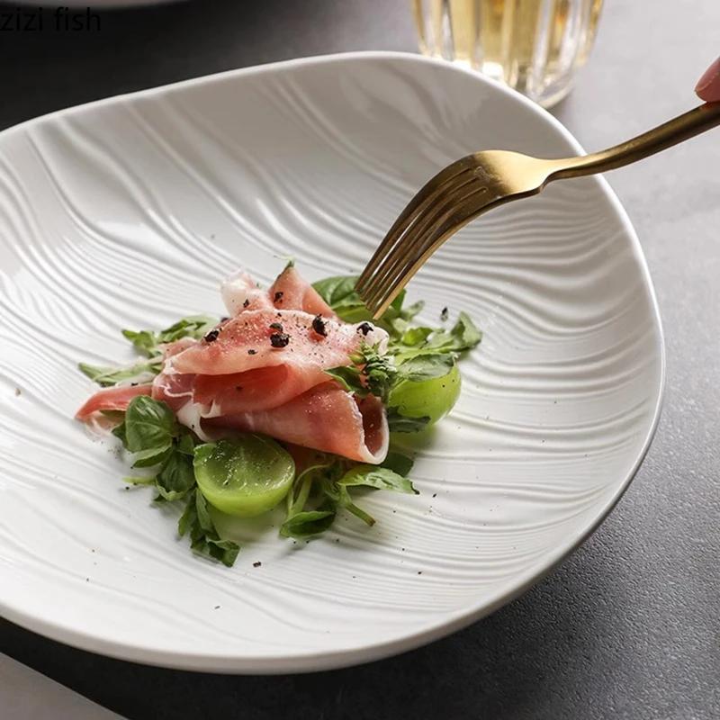 Reinweiße gewellte Keramik Salatschale Restaurant Unregelmäßiger tiefer Teller Dicke Suppenschale Servierteller Kreatives Geschirr