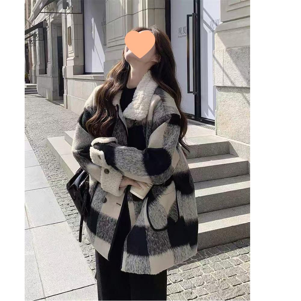 Women's High-End Black and White Plaid Wool Coat - Autumn/Winter 2025 Lambswool Patchwork, Thick and Textured for a Sophisticated Look