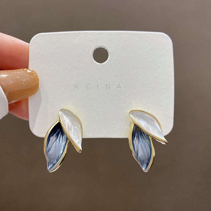 BLINGBAY New Women's Earrings Retro Women's Light Luxury High-End Niche Earrings Sweet Temperament Ear Accessories Modern Jewelry Gifts
