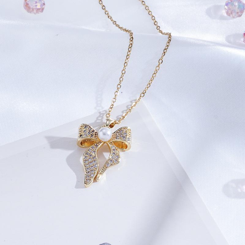 Elegant Women's Zircon Pendant Stainless Steel Necklace - Versatile Clavicle Chain