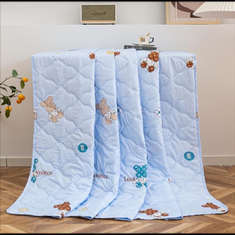 

Yibolian Lightweight Summer Duvet