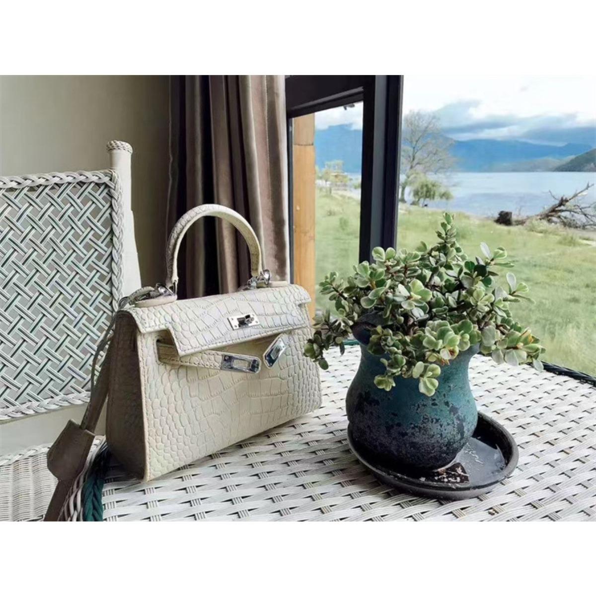 

Kelli second-generation cowhide crocodile pattern 20cm high-end mini small bag portable shoulder messenger bag fashionable вершковий