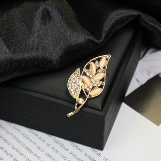 Brooch Retro Style Leaf Floral Design Lapel Pin with Faux Opal Inlaid Sweaters Collars Hats Bags Coats Scarves Badge Outfit Accessory
