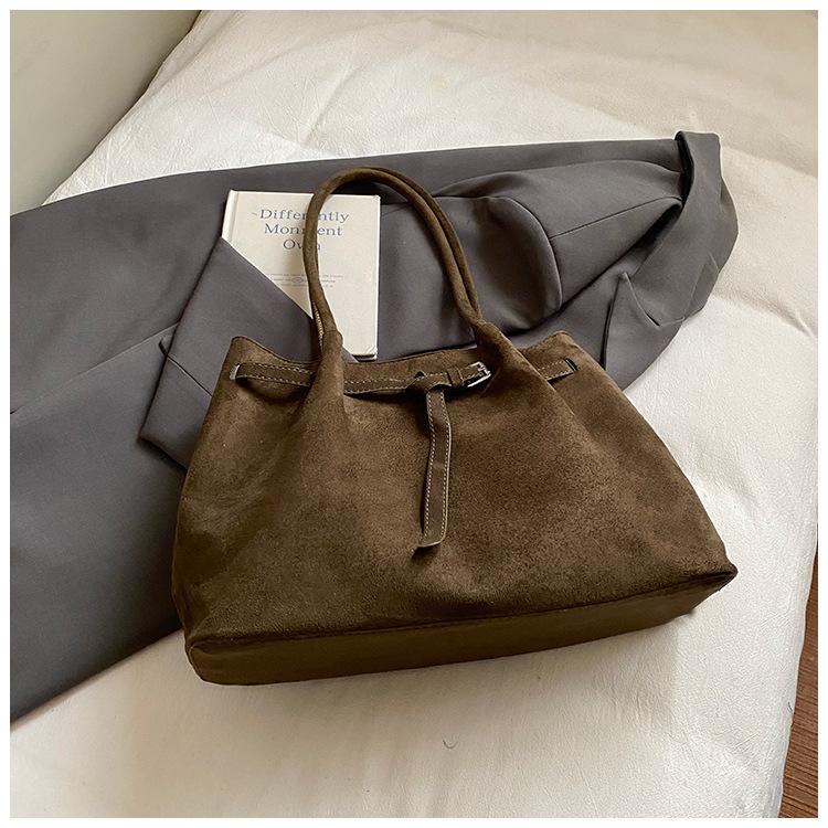 Retro high-value underarm bag women's 2025 new large-capacity suede tote bag simple shoulder commuter bag