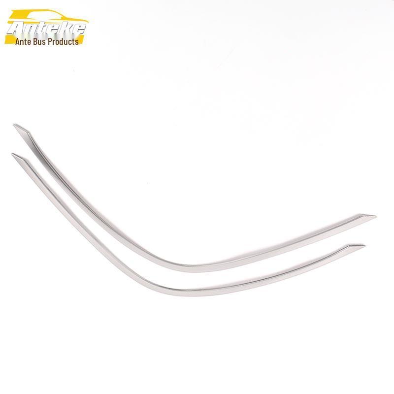 Highlander Fog Light Eyebrow Trim Cover: Bumper Accessory for 2022 Model.