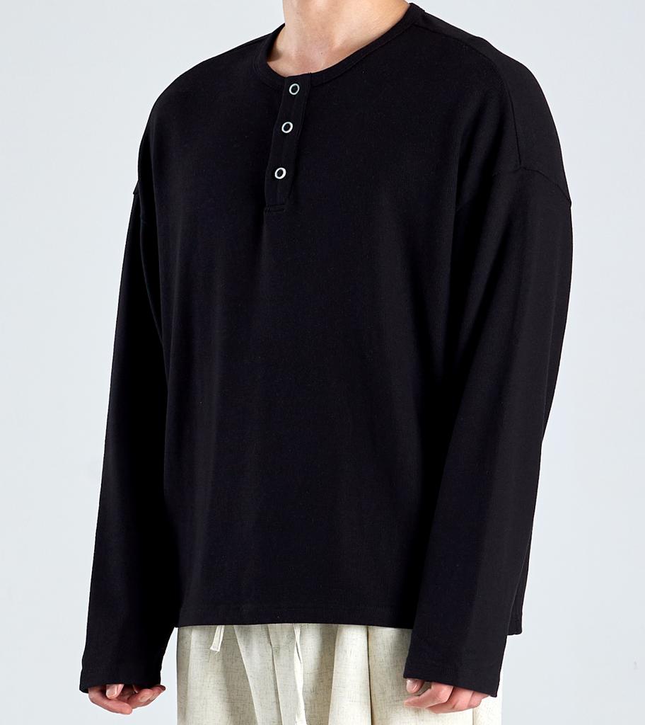 Beoteunseoul Ecocosy Henley Neck Knit T-Shirt (Black)