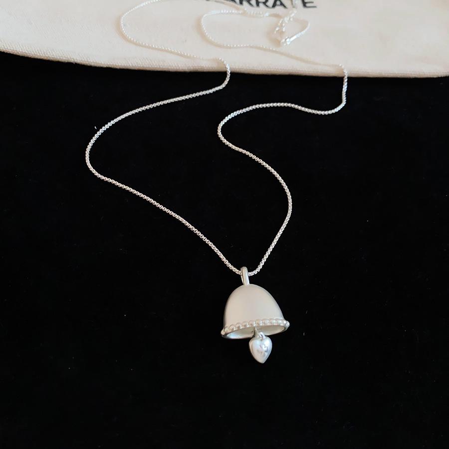 Summer's Choice: Korean Silver Flower Heart Beaded Necklace – Niche Design, Versatile Women’s Pendant Accessory.