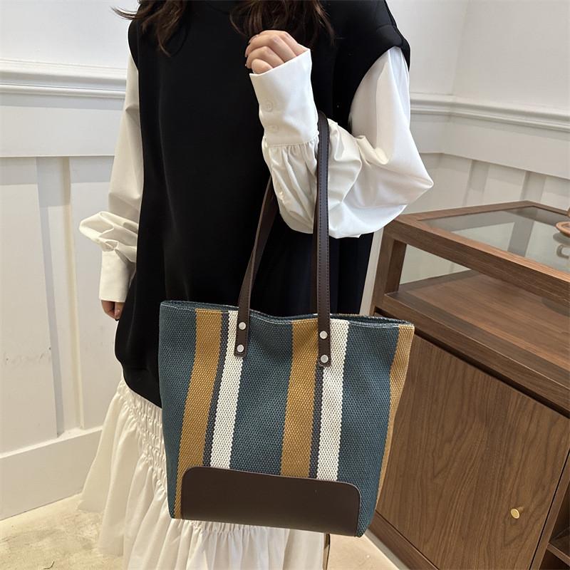 Stylish Colorblock Striped Tote Bag For Women With Spacious Design And Modern Urban Chic
