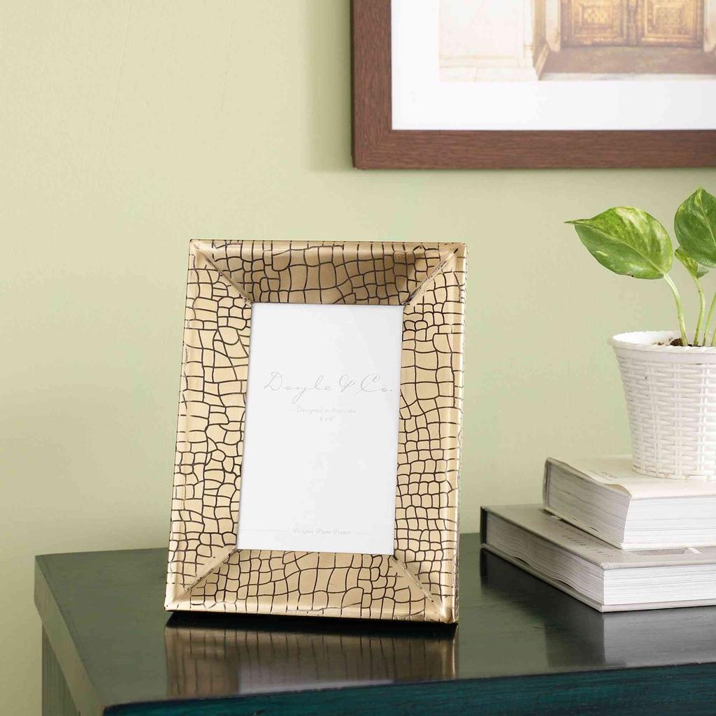 Aria Croc Frame | 17.5 X 3.5 X 22 Cm