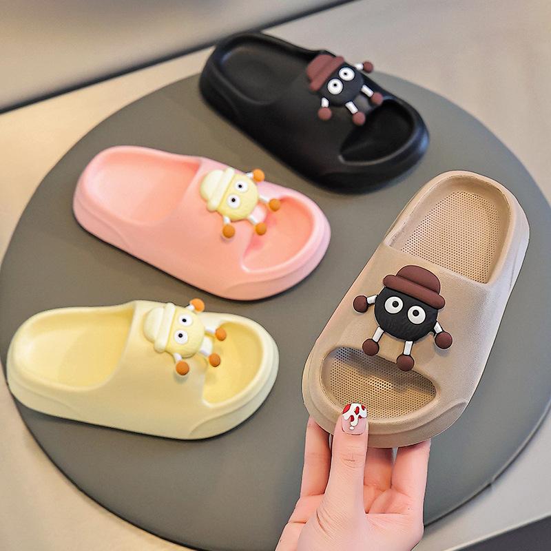 Children's Summer New Cartoon Bathroom Non-Slip Soft Sole Indoor Home Slippers for Boys and Young Children.