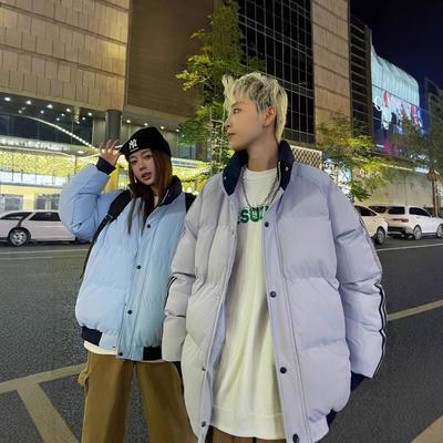 Cotton-padded Clothes Are Popular In Winter. Men's Thickened Jackets and Women's Stand-up Collars Are Couples' Three-bar Bread Clothes.