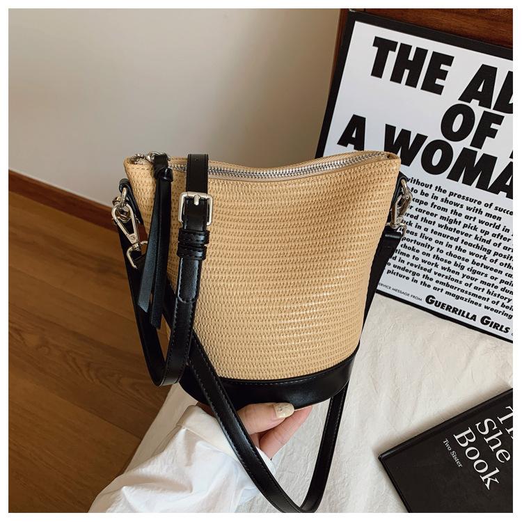 Grass Woven Hollow Shoulder Bag Women's 2025 New Trendy Casual Versatile Student Bucket Messenger Bag