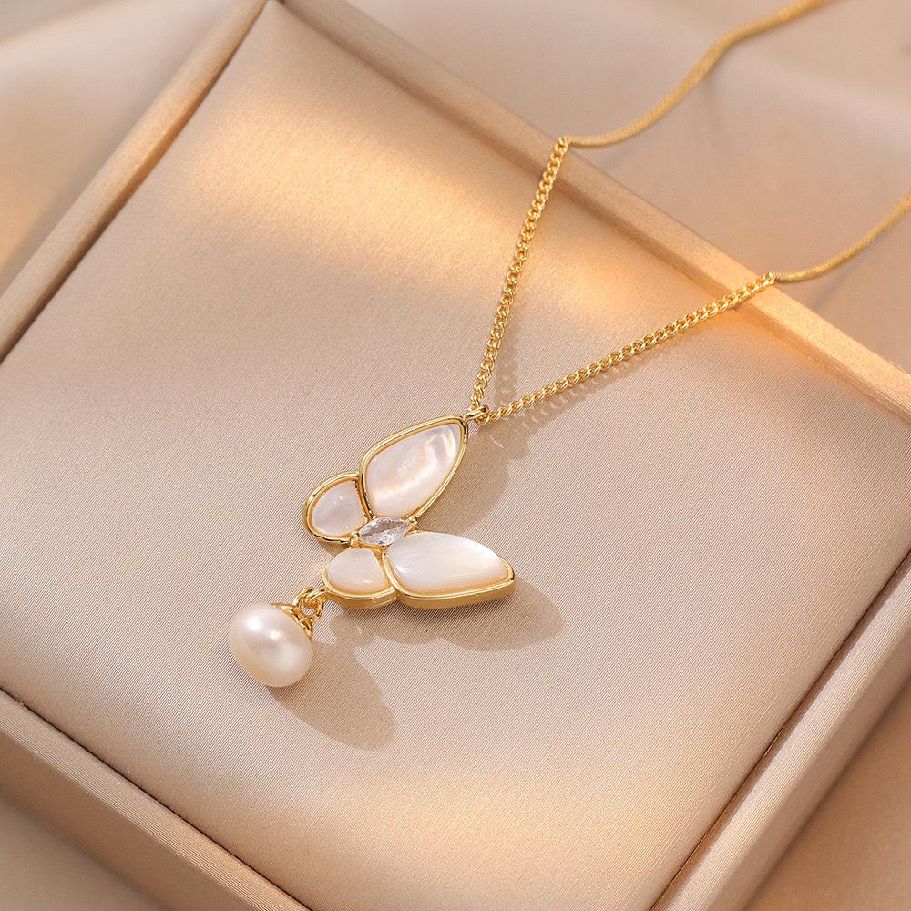 Butterfly Necklace with Color-Retaining Zircon - Fashionable, Versatile Women's Jewelry Accessory.
