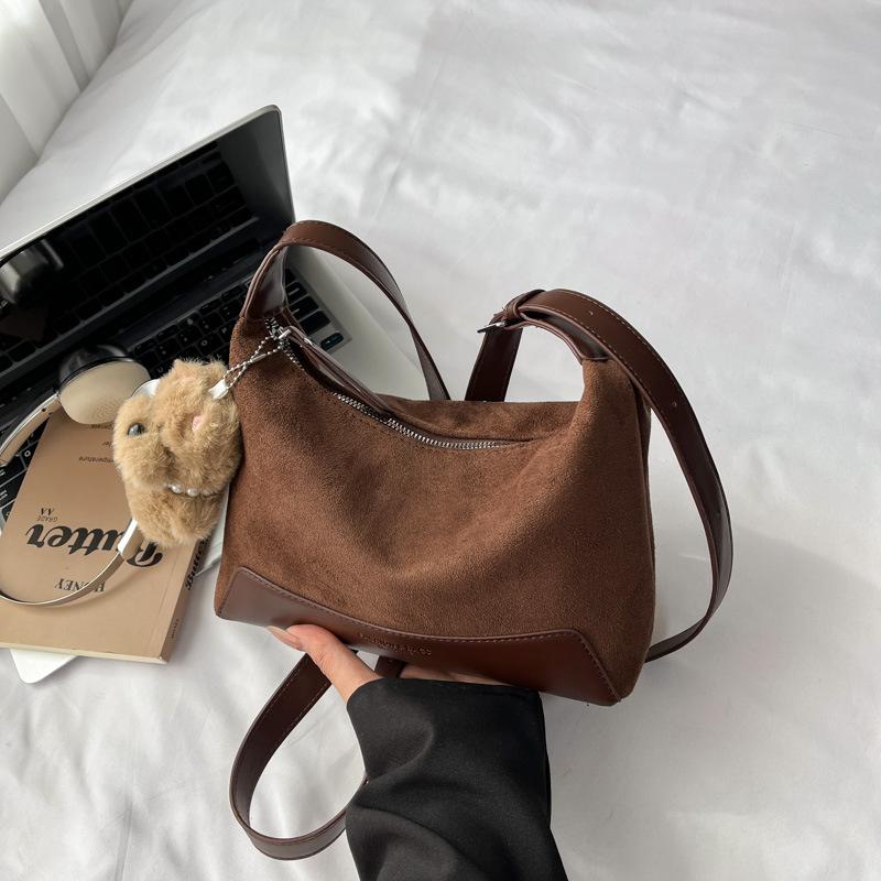 

Fashion single shoulder popular women s bag 2025 autumn and winter new trend niche design commuter messenger bag small square bag
