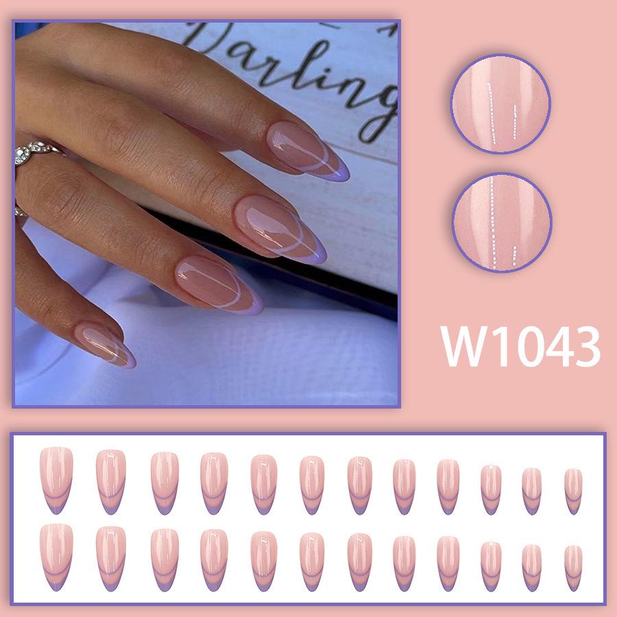 Элегантные розовые ногти-полумесяц с ощущением роскоши