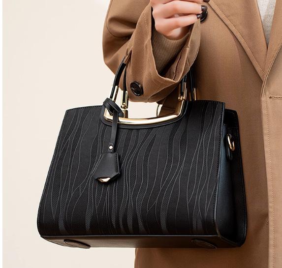 

Premium sense red women s bag 2025 new atmospheric wedding bride handbag hi middle-aged mother wedding bag