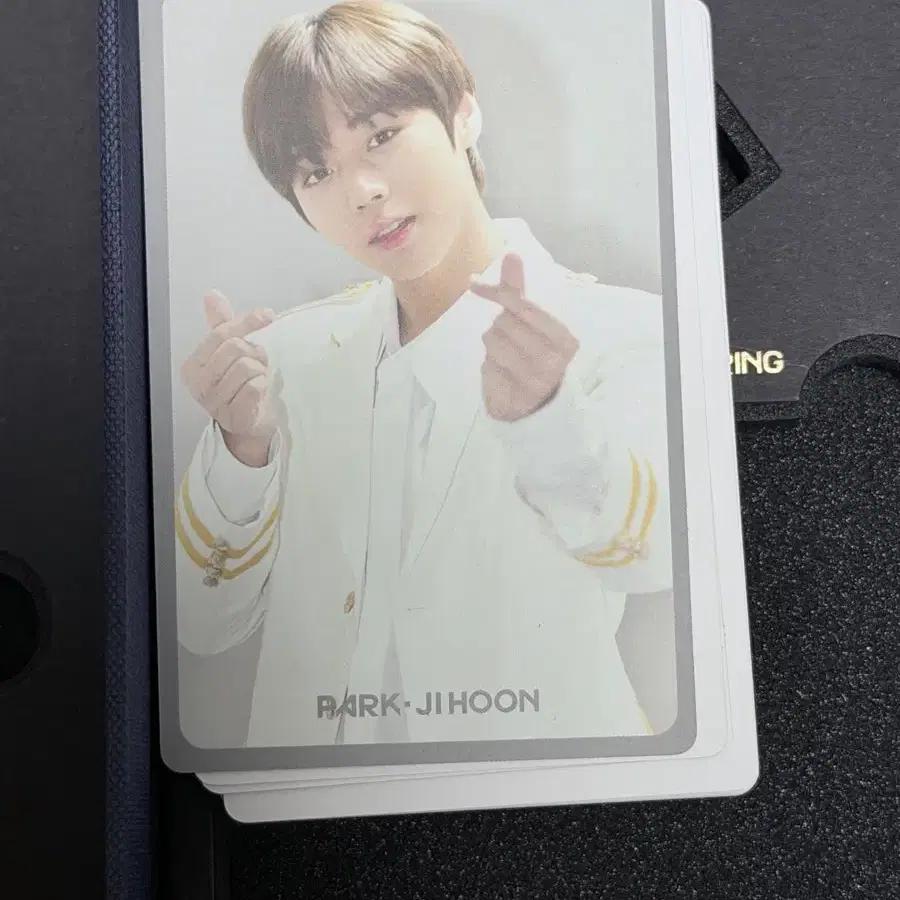 Warner One World Tour Kino Video (includes Park Ji-hoon photocard)