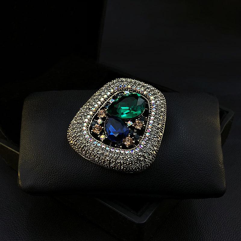 Luxusní retro brož s kamínky - Špičkový přehnaný design pro dámské kostýmy