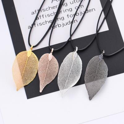 Frauen Hohlblatt Anhänger Lange Kette Halskette Schmuck Zubehör Geschenk