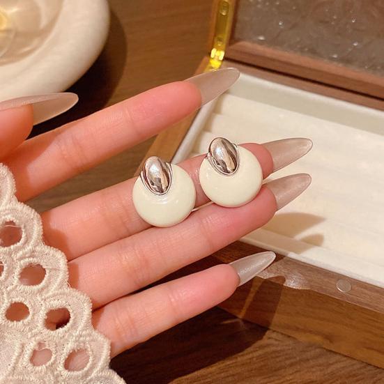 Retro White Stud Earrings Hypoallergenic Office Ladies Earrings Lightweight Alloy Stud Earrings for Everyday Wear Dating Friend Gatherings